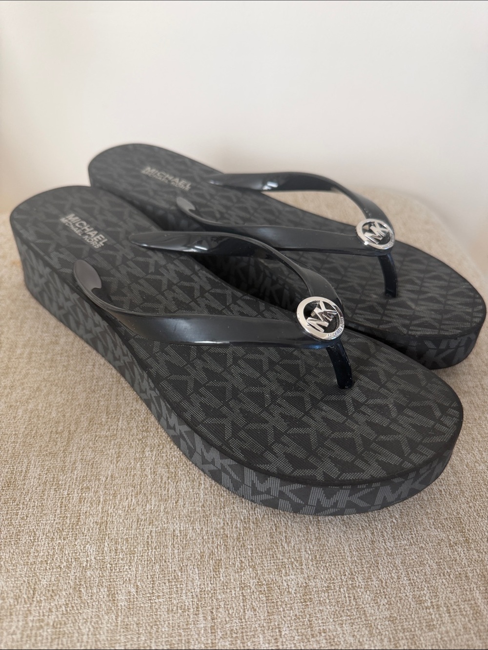 Michael Kors Black Bedford Logo Platform Flip Flop Sandals Size 8